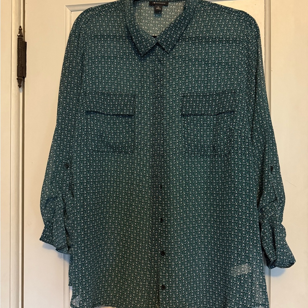 Green Casual Button Down Shirt with Lightweight Fabric